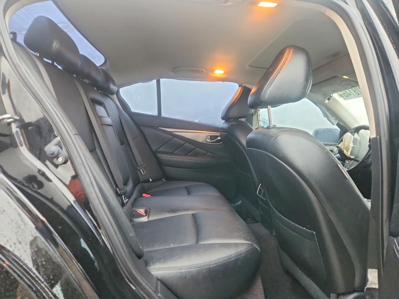 2015 INFINITI Q50 photo 10