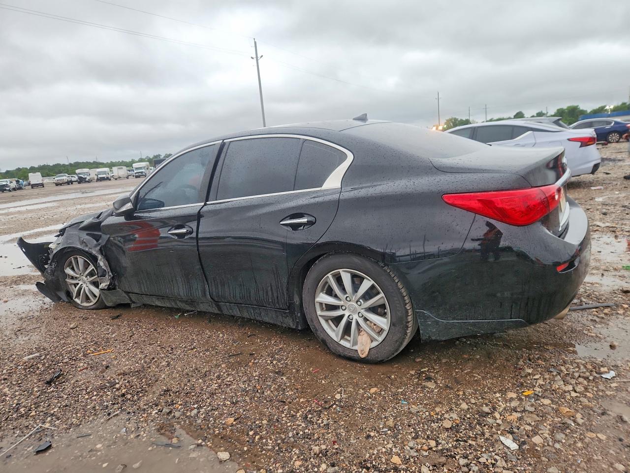 2015 INFINITI Q50 photo 2