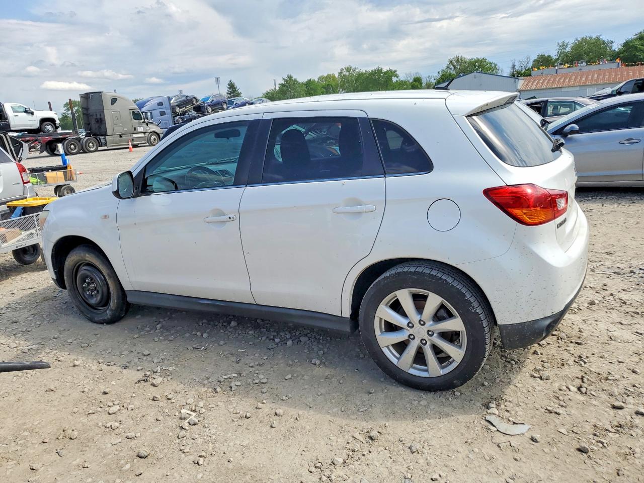 2013 MITSUBISHI OUTLANDER SPORT SE photo 4