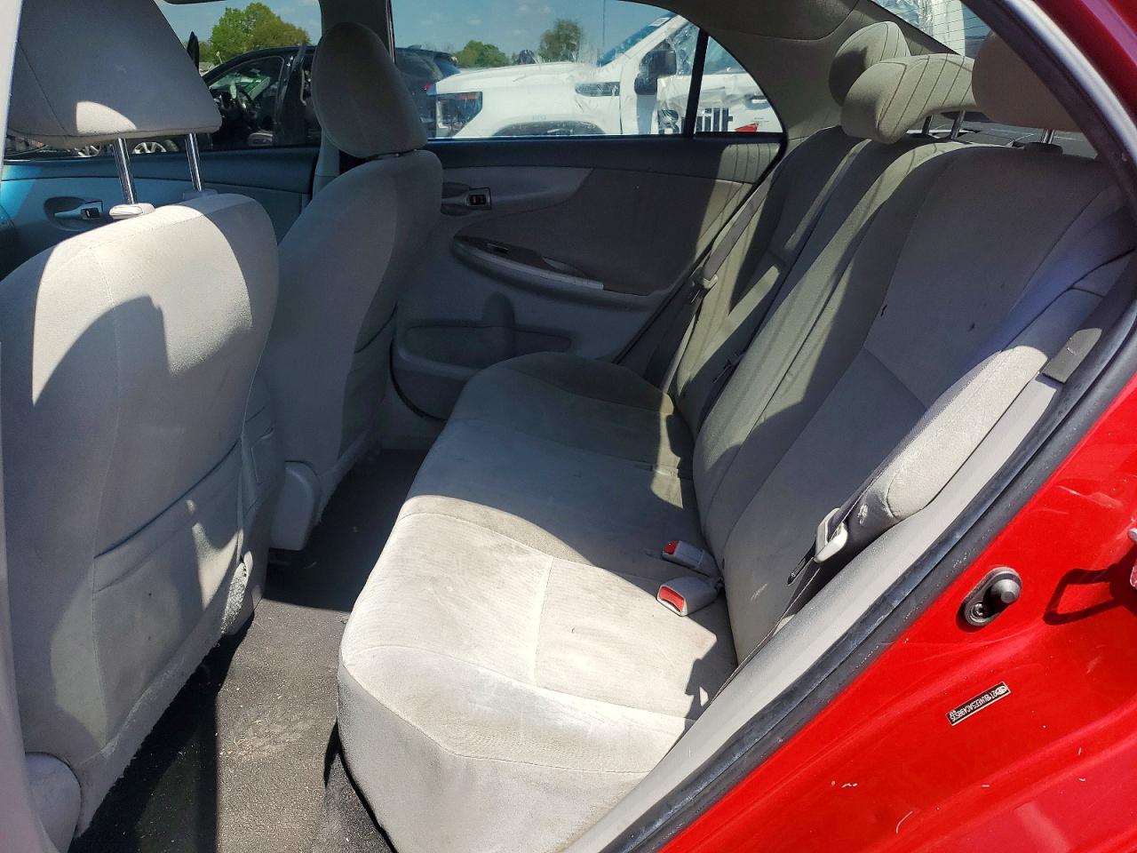 2010 TOYOTA COROLLA photo 28