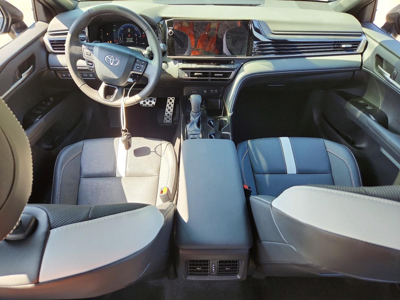 2025 TOYOTA CAMRY SE photo 15