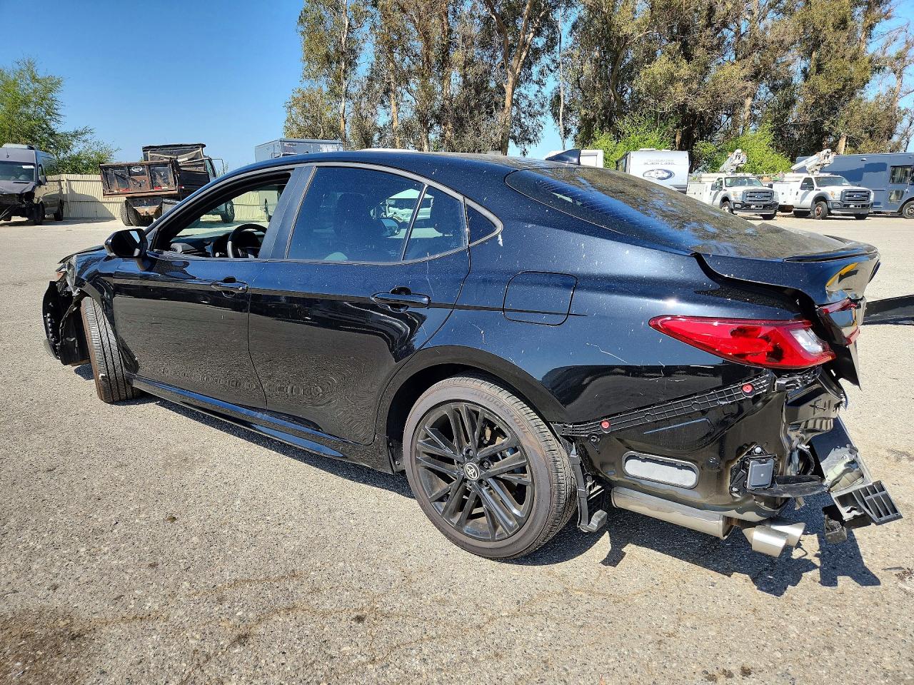 2025 TOYOTA CAMRY SE photo 3