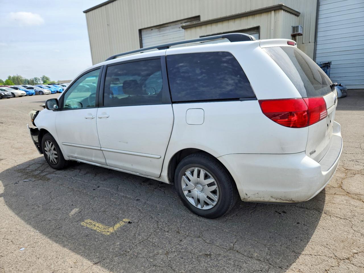 2004 TOYOTA SIENNA LE 8 PASSENGER photo 3