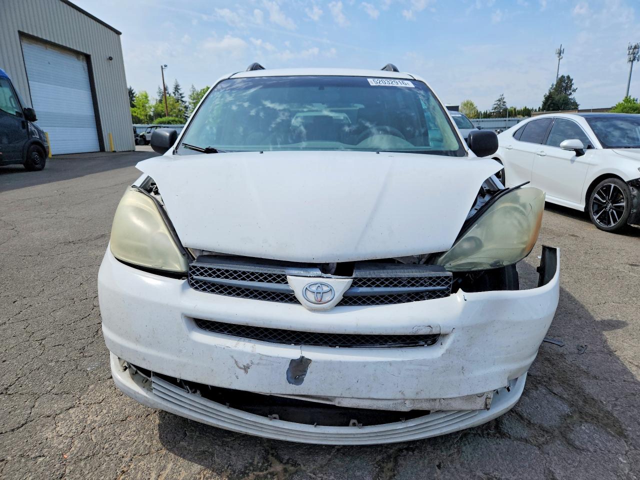 2004 TOYOTA SIENNA LE 8 PASSENGER photo 9