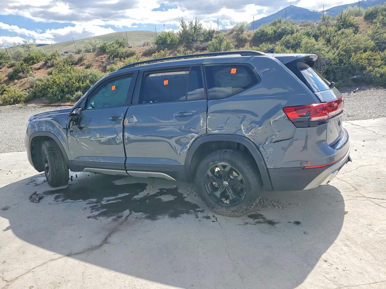 2024 VOLKSWAGEN ATLAS PEAK EDITION SE photo 3