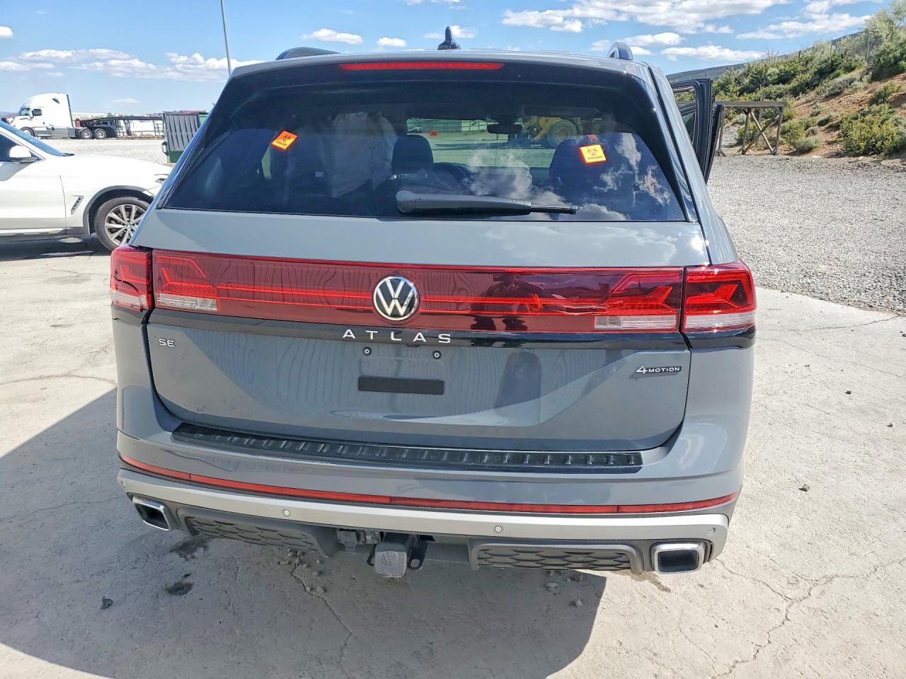 2024 VOLKSWAGEN ATLAS PEAK EDITION SE photo 11
