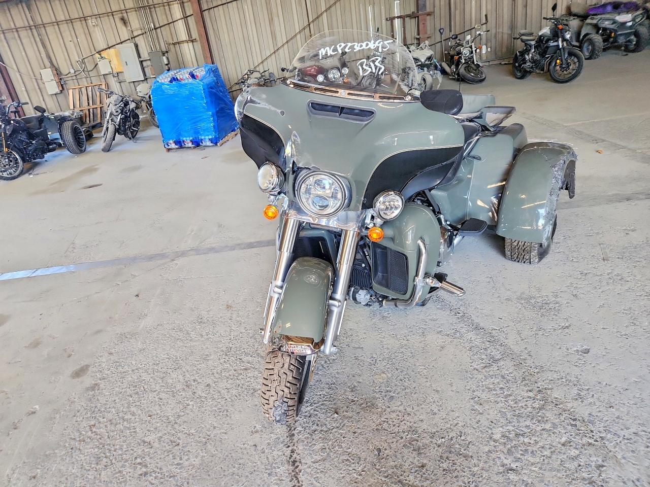 2021 HARLEY-DAVIDSON FLHTCUTG photo 3