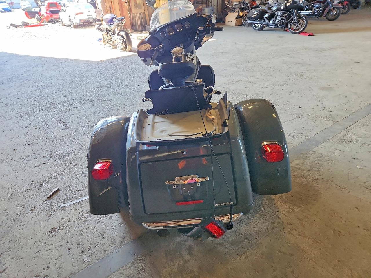2021 HARLEY-DAVIDSON FLHTCUTG photo 7