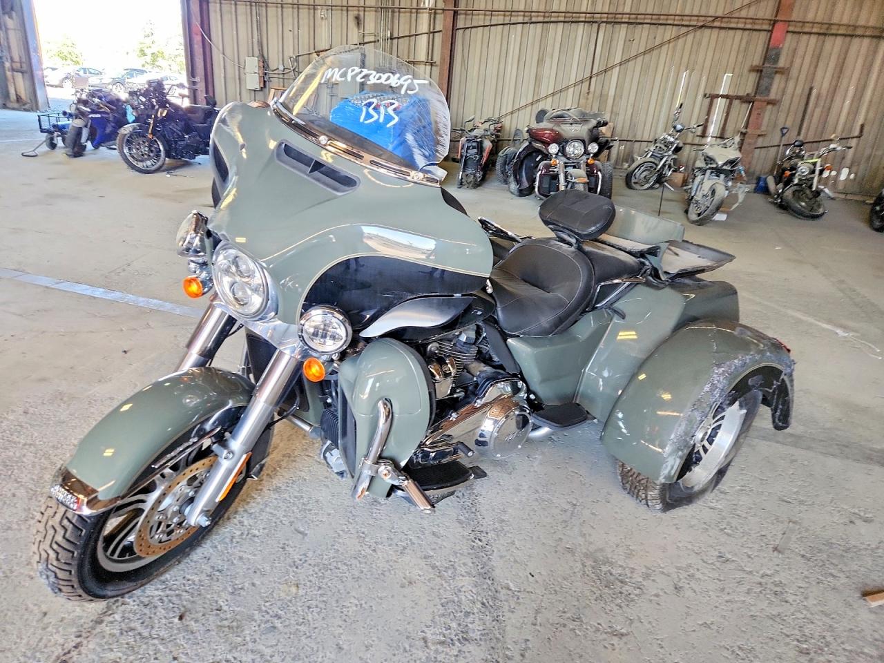 2021 HARLEY-DAVIDSON FLHTCUTG photo 5