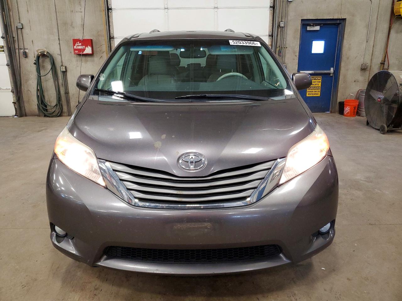 2013 TOYOTA SIENNA XLE 8-PASSENGER photo 9
