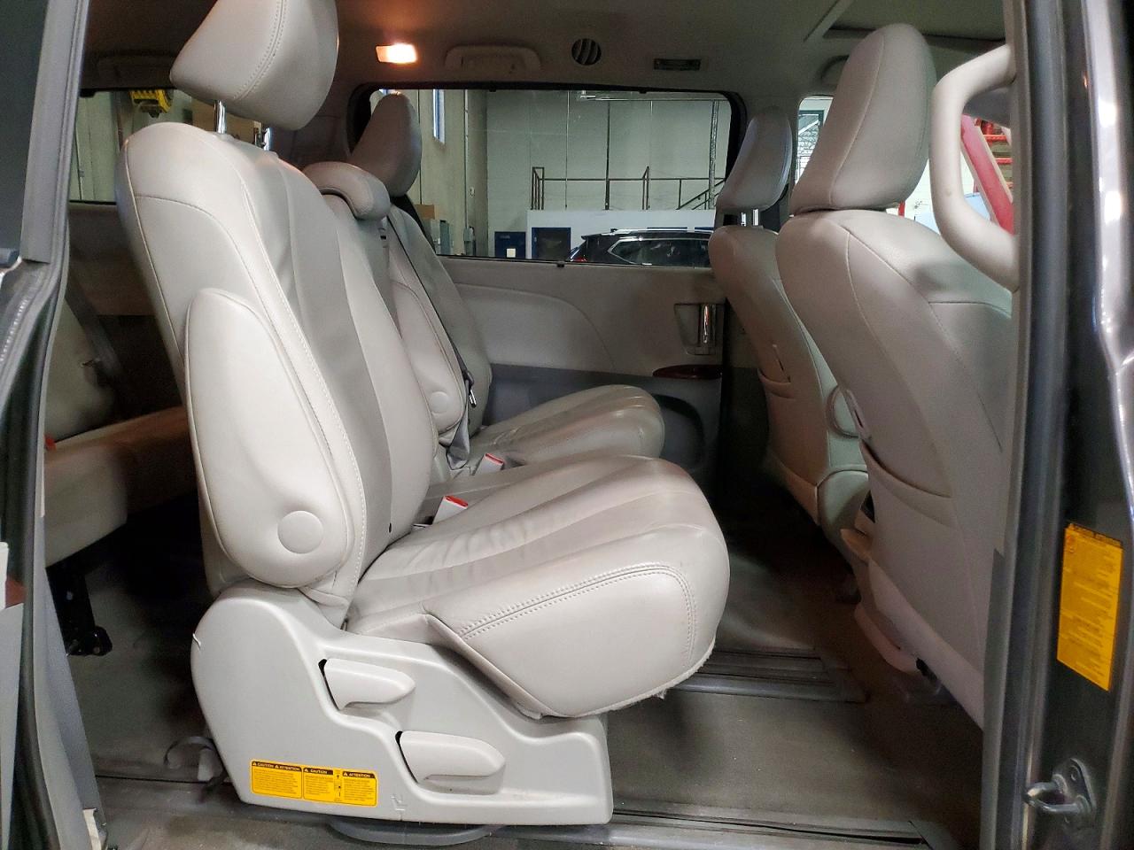 2013 TOYOTA SIENNA XLE 8-PASSENGER photo 21