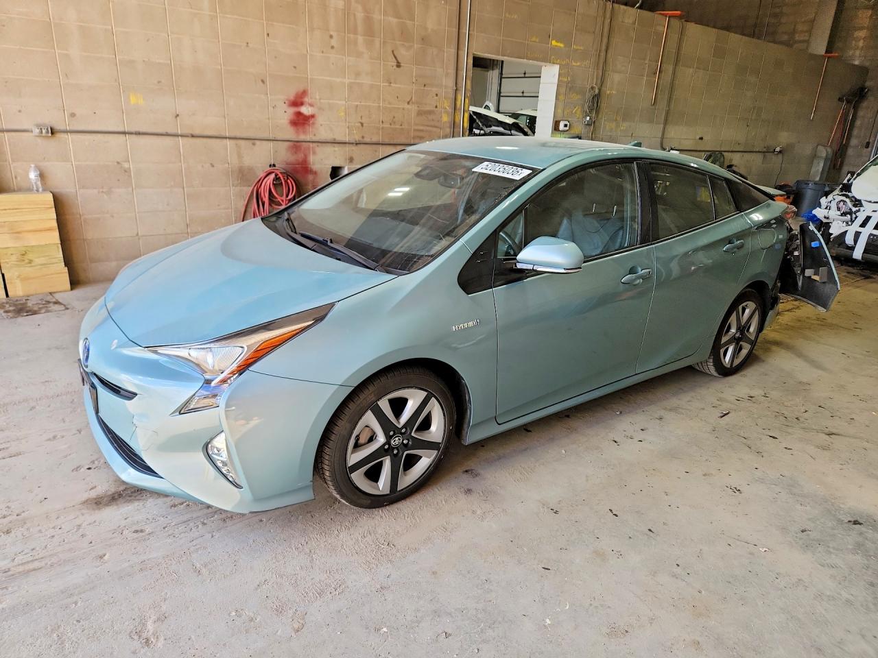 2016 TOYOTA PRIUS