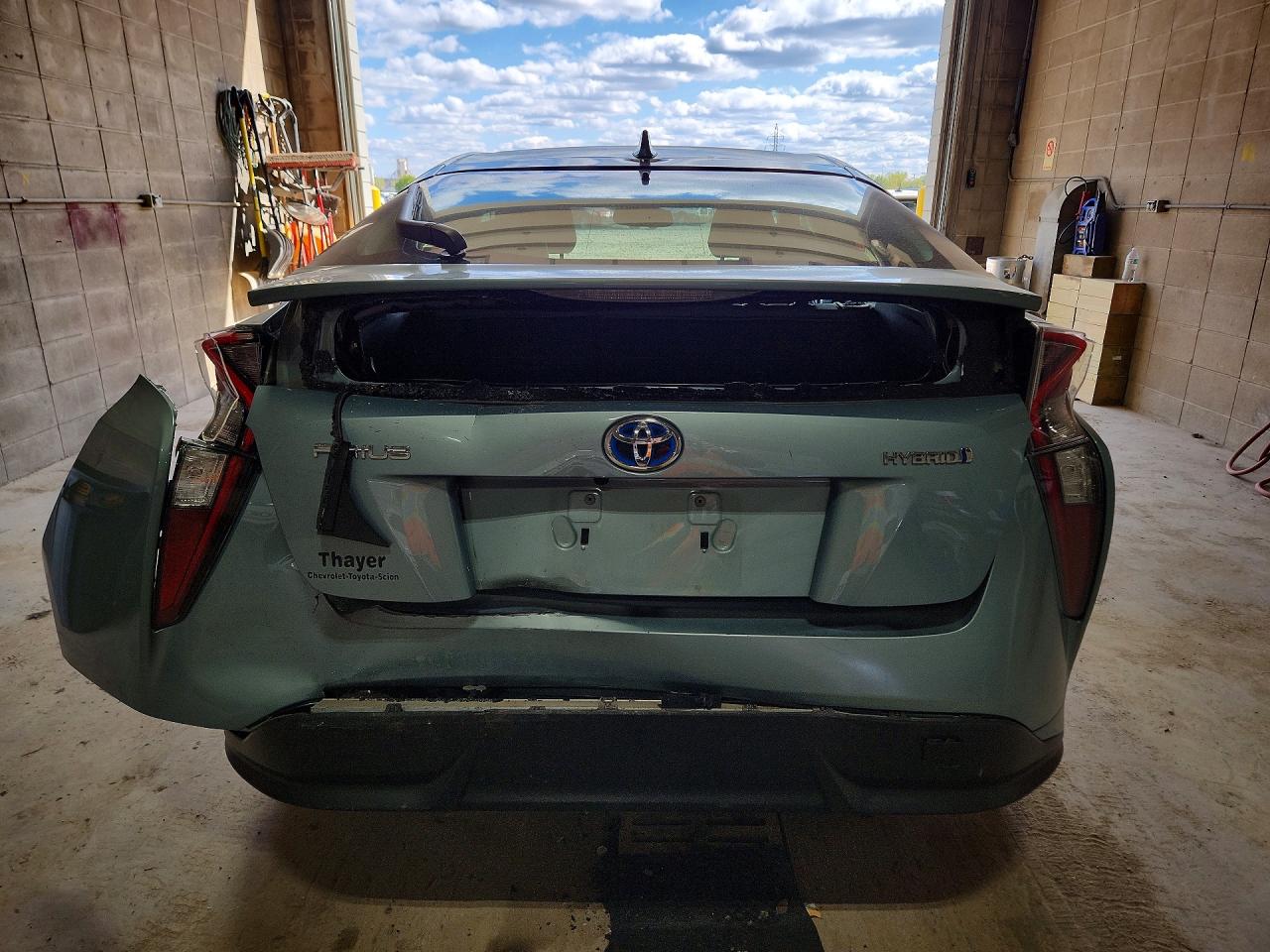 2016 TOYOTA PRIUS FOUR TOURING photo 11