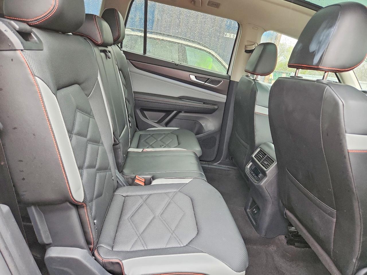 2024 VOLKSWAGEN ATLAS PEAK EDITION SEL photo 31