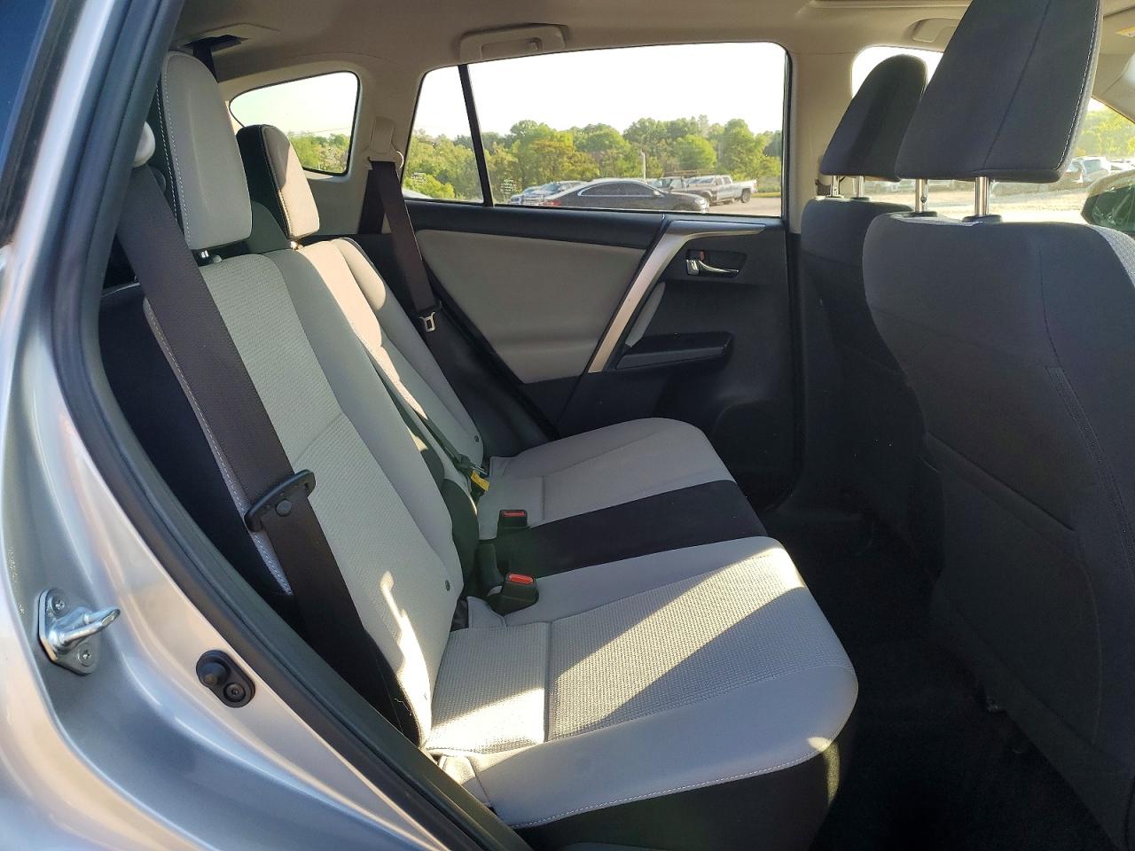 2018 TOYOTA RAV4 XLE photo 31
