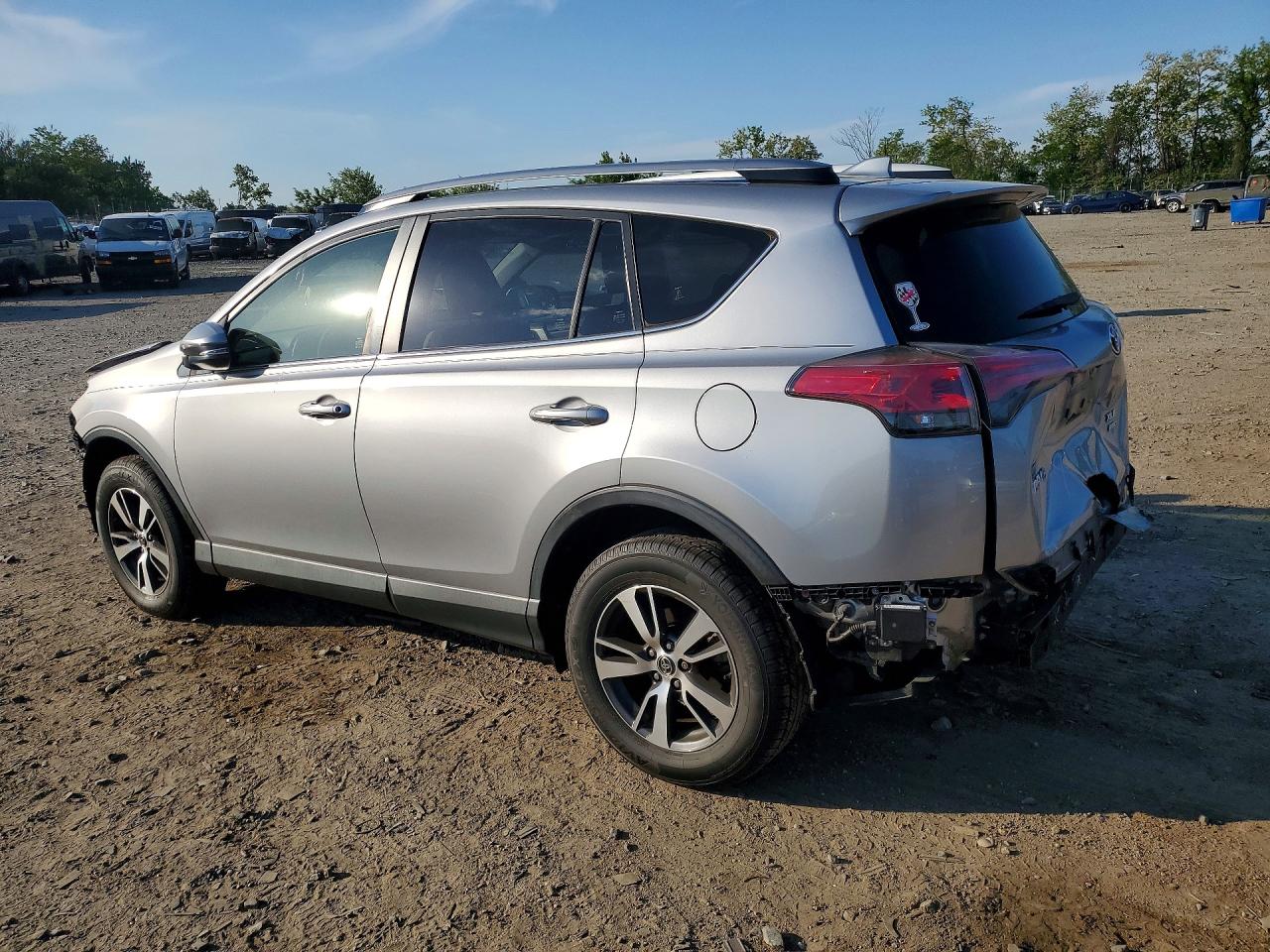 2018 TOYOTA RAV4 XLE photo 4