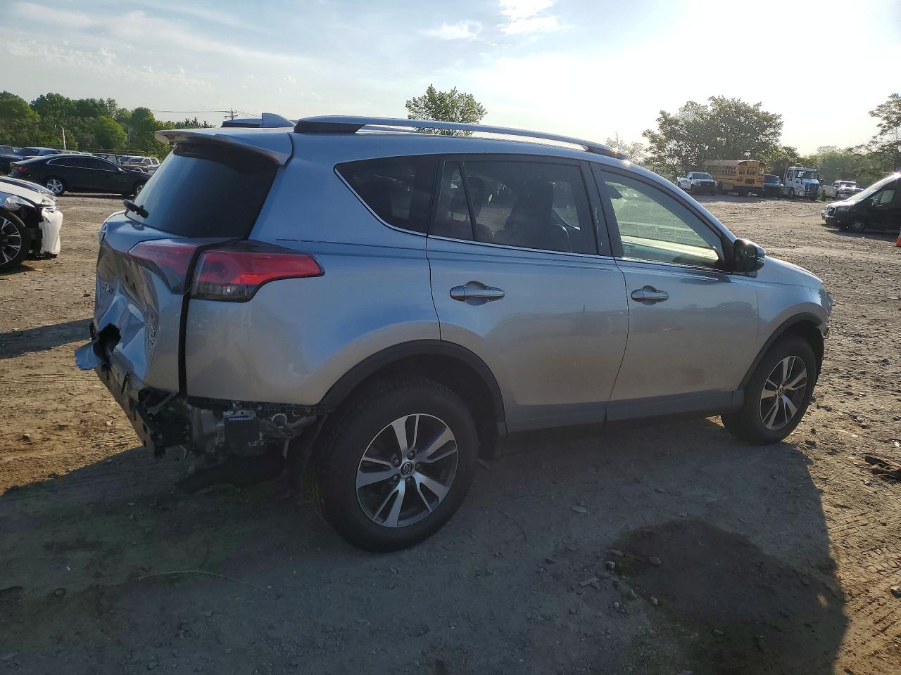2018 TOYOTA RAV4 XLE photo 7