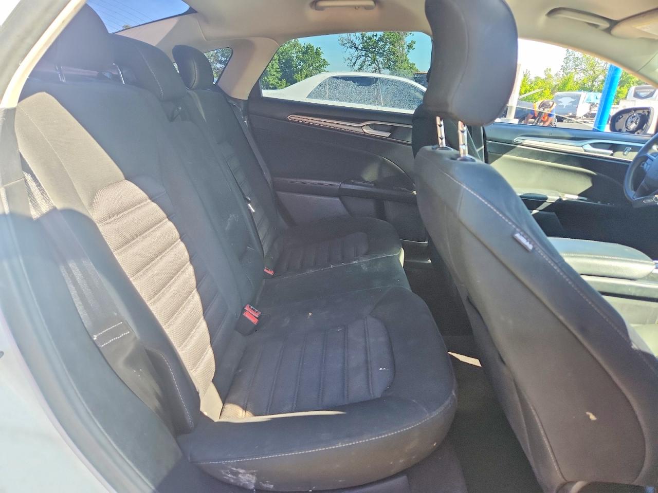 2017 FORD FUSION SE photo 19