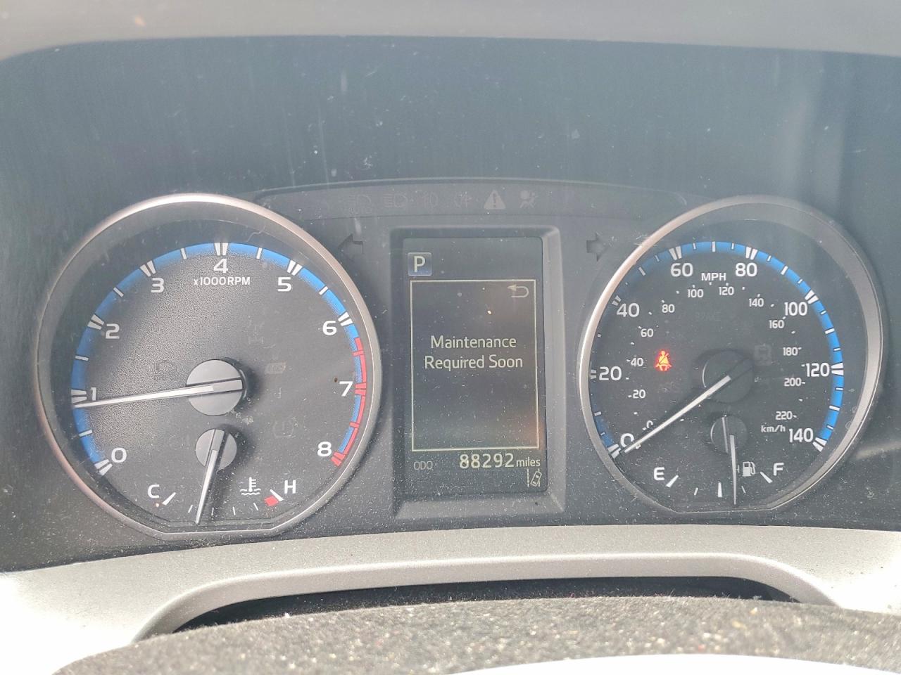 2018 TOYOTA RAV4 LE photo 9