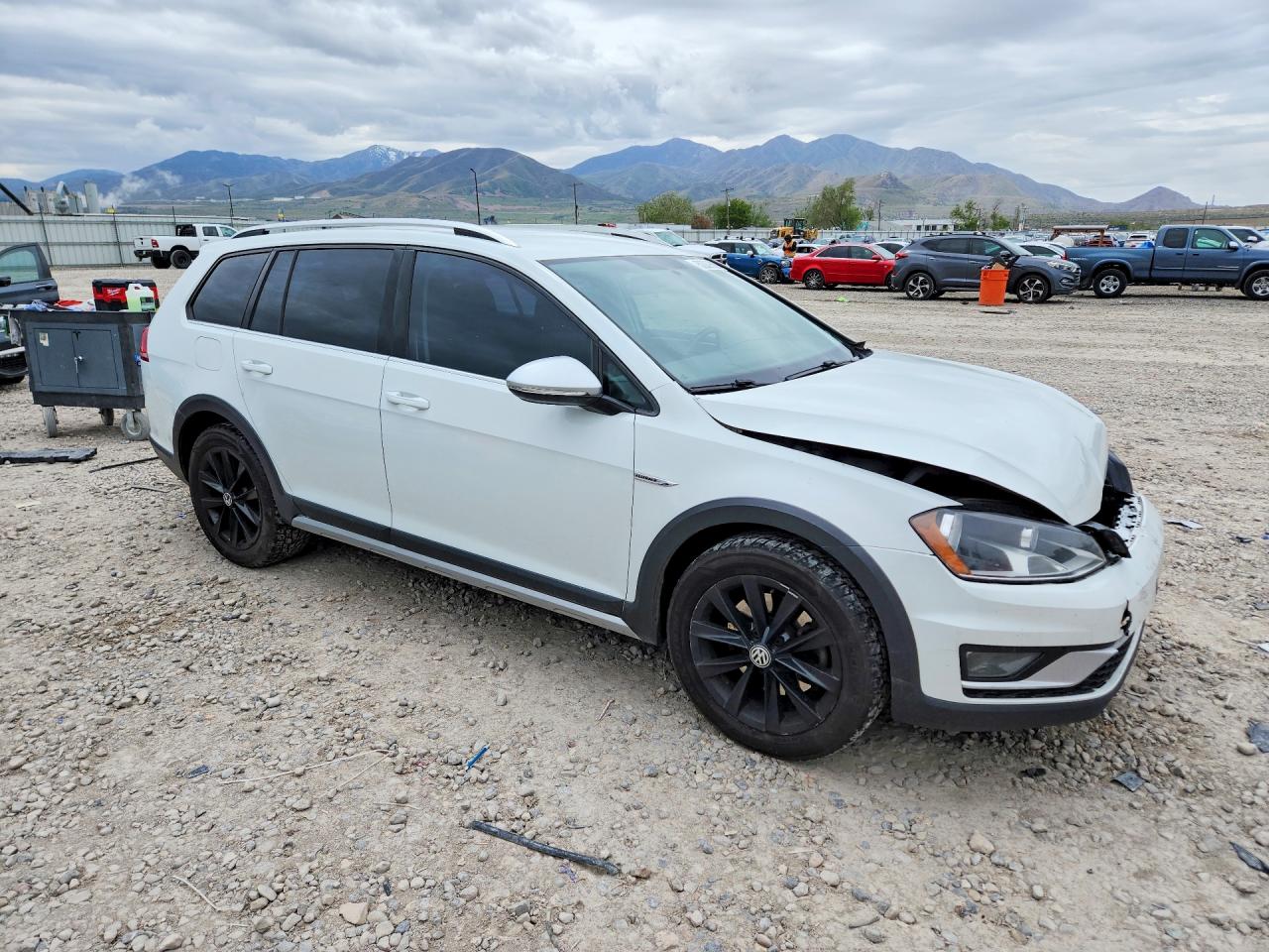 2017 VOLKSWAGEN GOLF ALLTRACK S photo 7