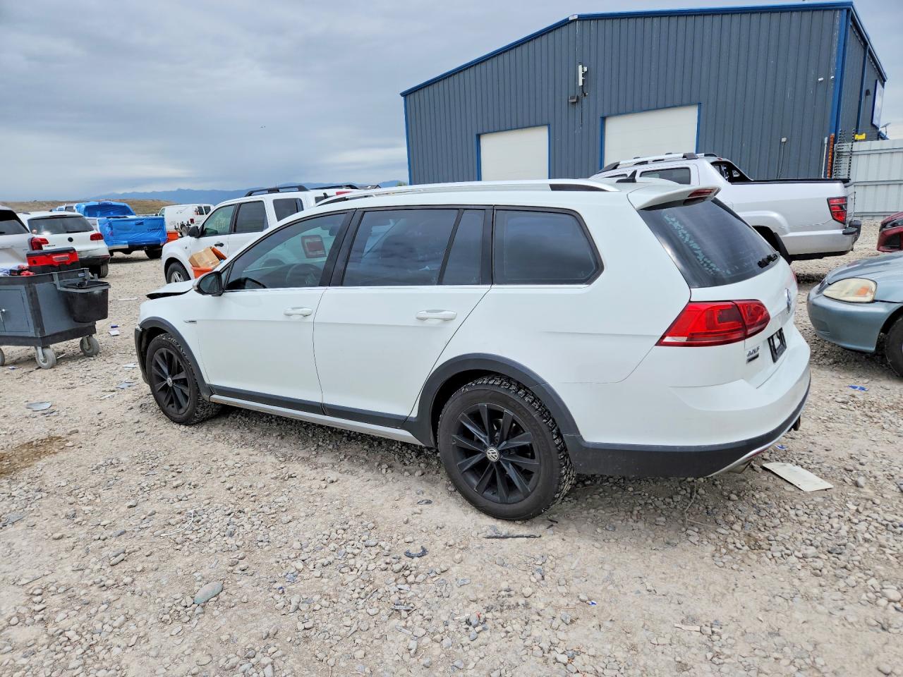 2017 VOLKSWAGEN GOLF ALLTRACK S photo 3