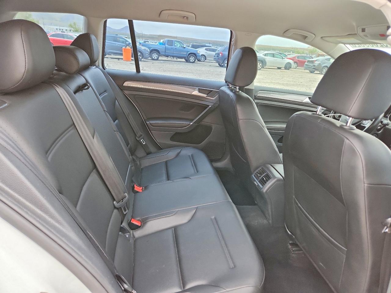 2017 VOLKSWAGEN GOLF ALLTRACK S photo 19