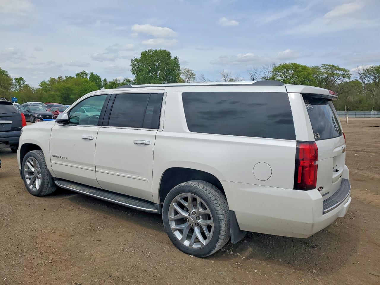 2018 CHEVROLET SUBURBAN K1500 PREMIER photo 4