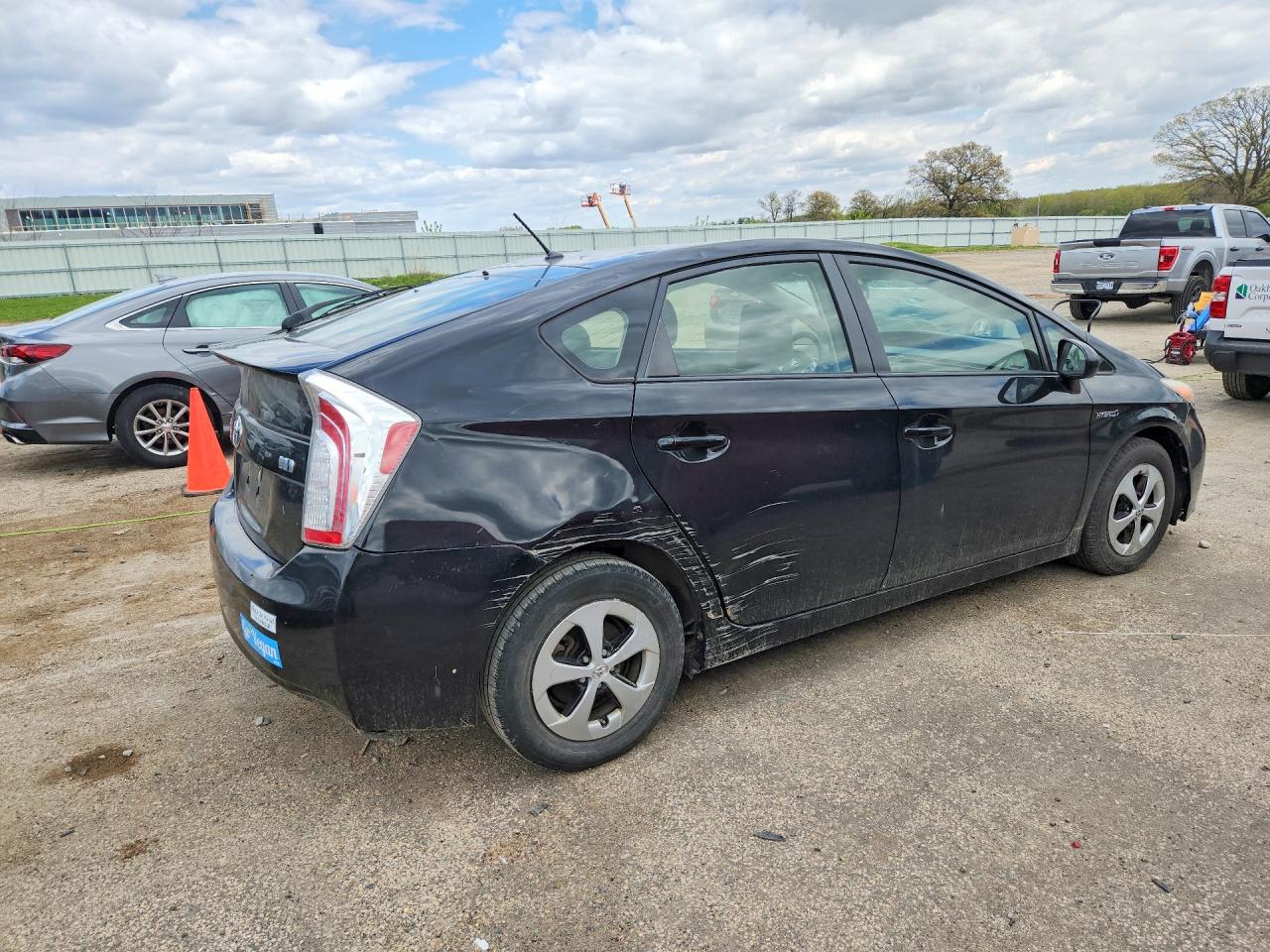 2013 TOYOTA PRIUS TWO photo 5