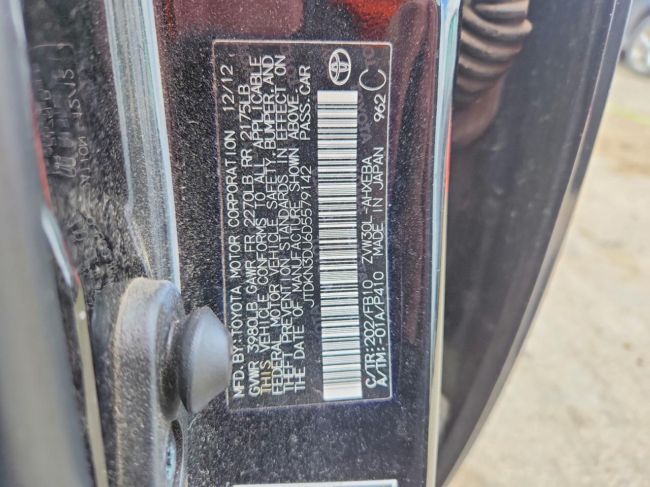 2013 TOYOTA PRIUS TWO photo 23