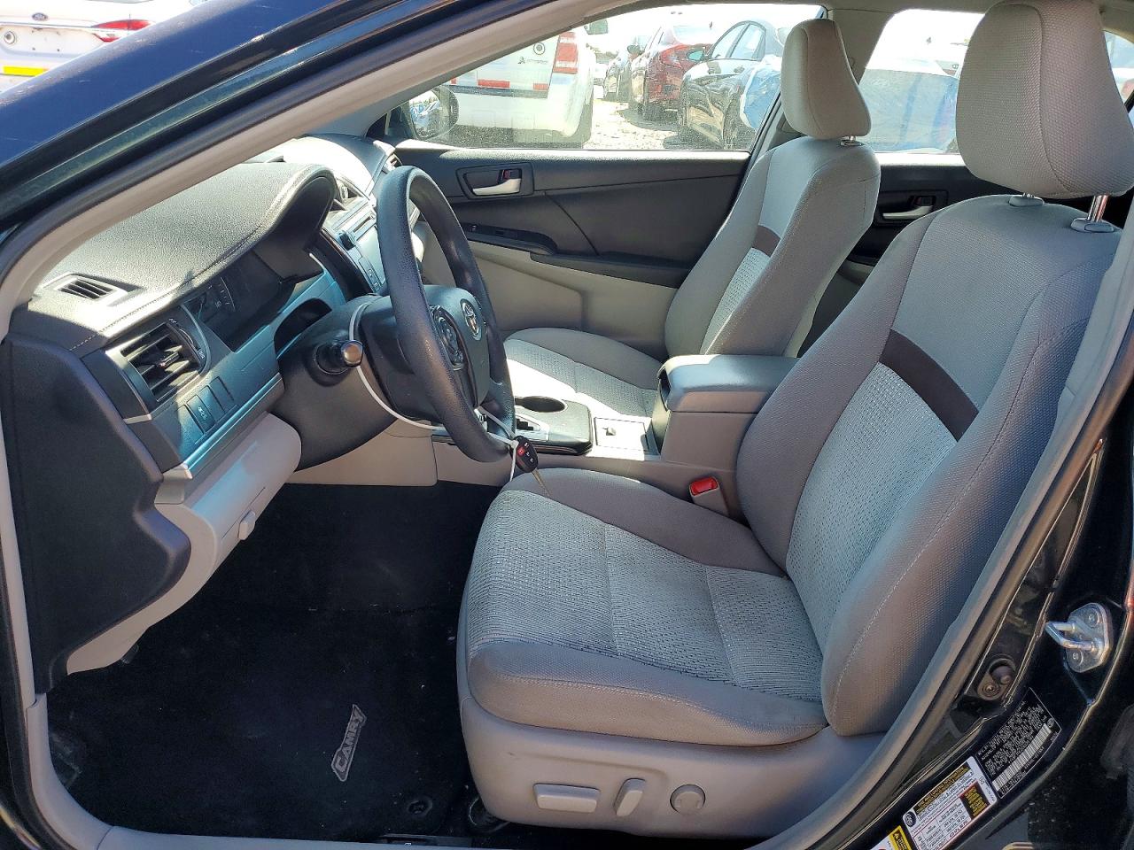 2012 TOYOTA CAMRY LE photo 13