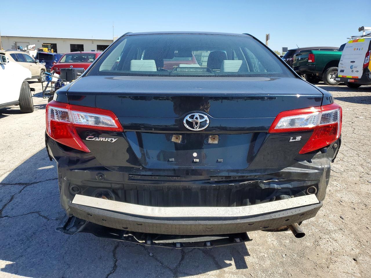2012 TOYOTA CAMRY LE photo 11