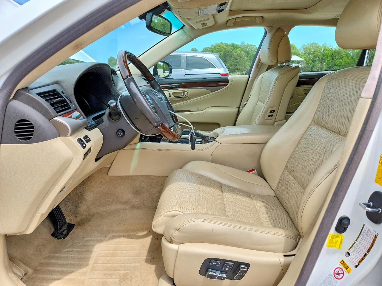 2014 LEXUS LS 460 photo 19
