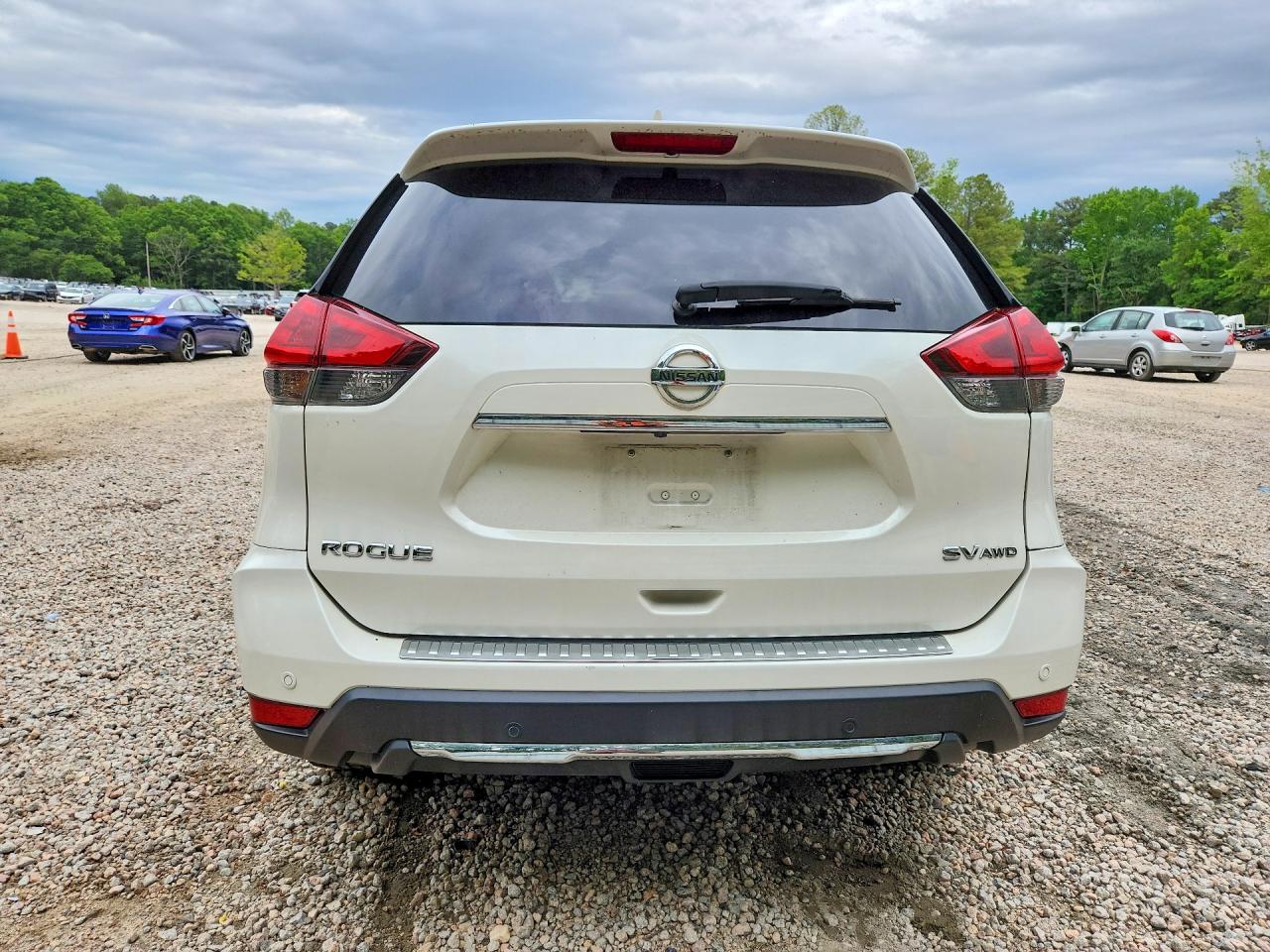 2019 NISSAN ROGUE SV photo 16