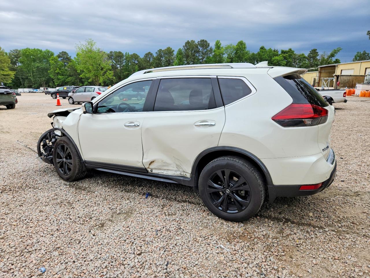 2019 NISSAN ROGUE SV photo 4