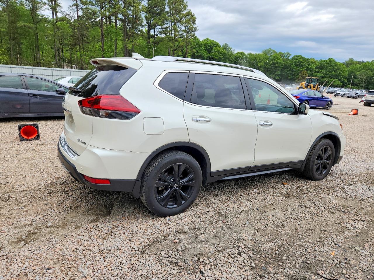 2019 NISSAN ROGUE SV photo 7