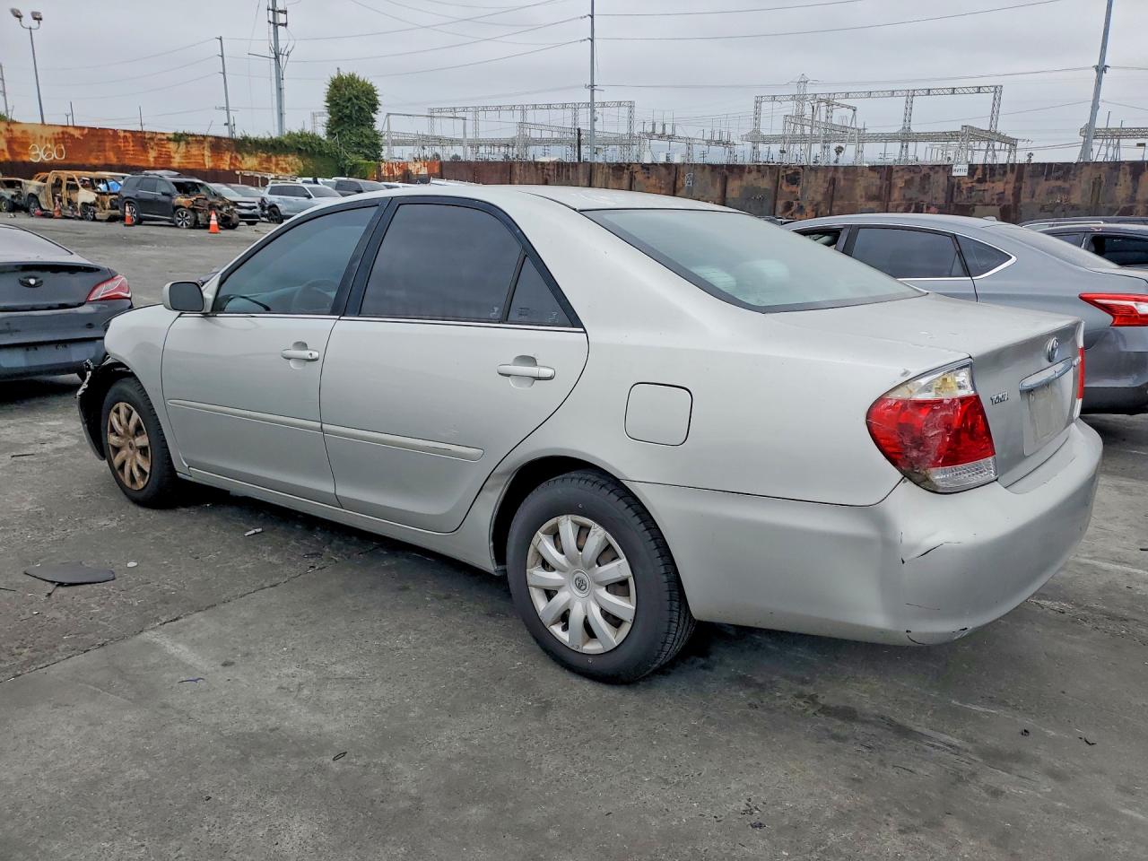 2006 TOYOTA CAMRY LE photo 4
