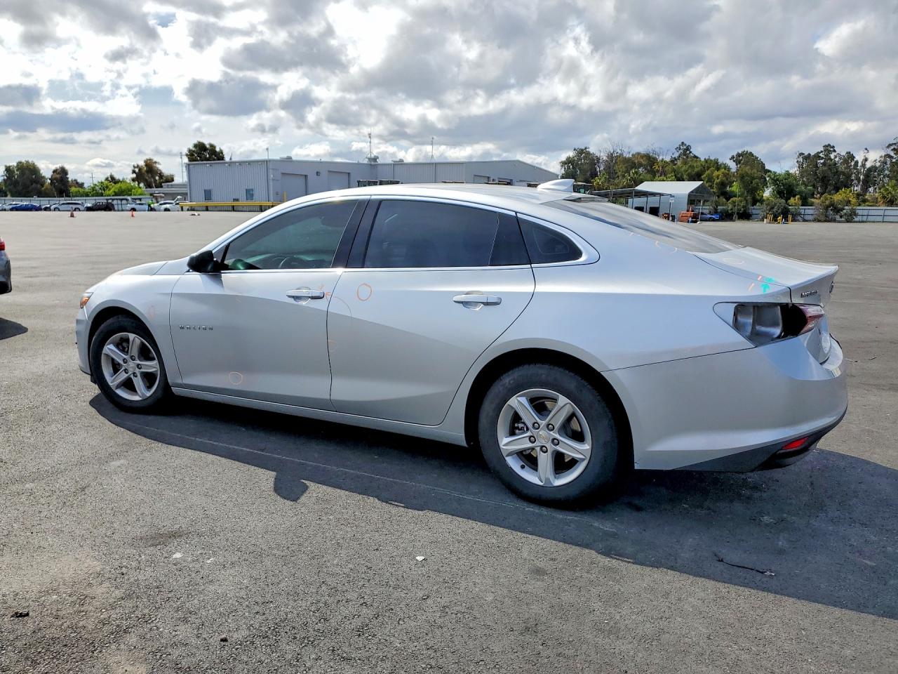 2022 CHEVROLET MALIBU LT photo 4