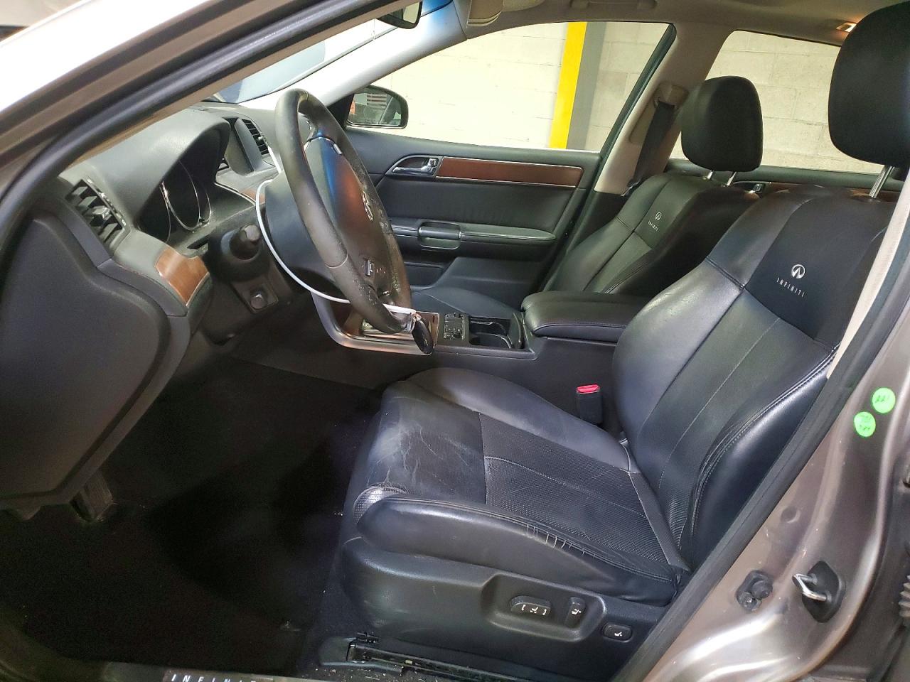 2009 INFINITI M35 X photo 13