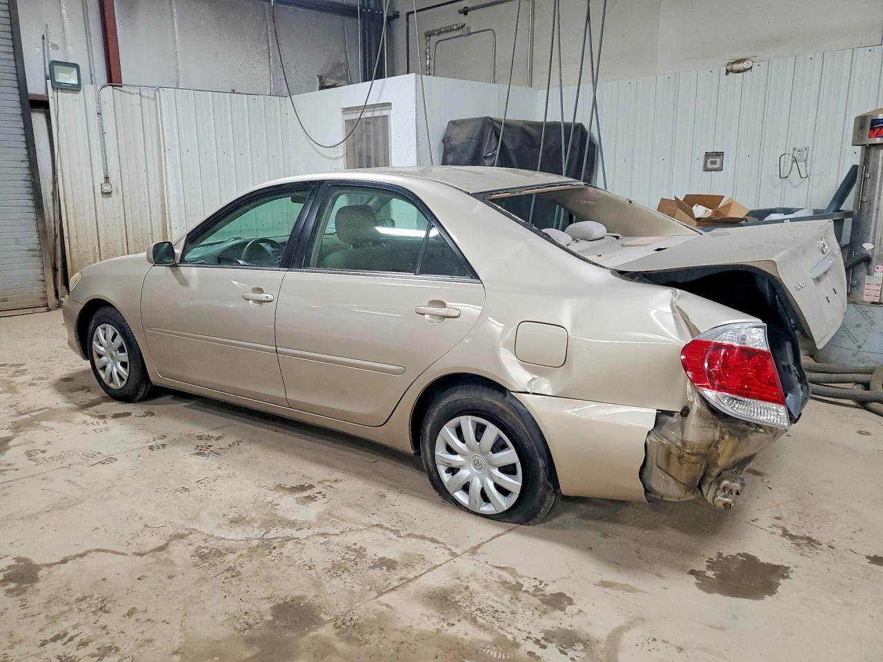 2006 TOYOTA CAMRY LE photo 2