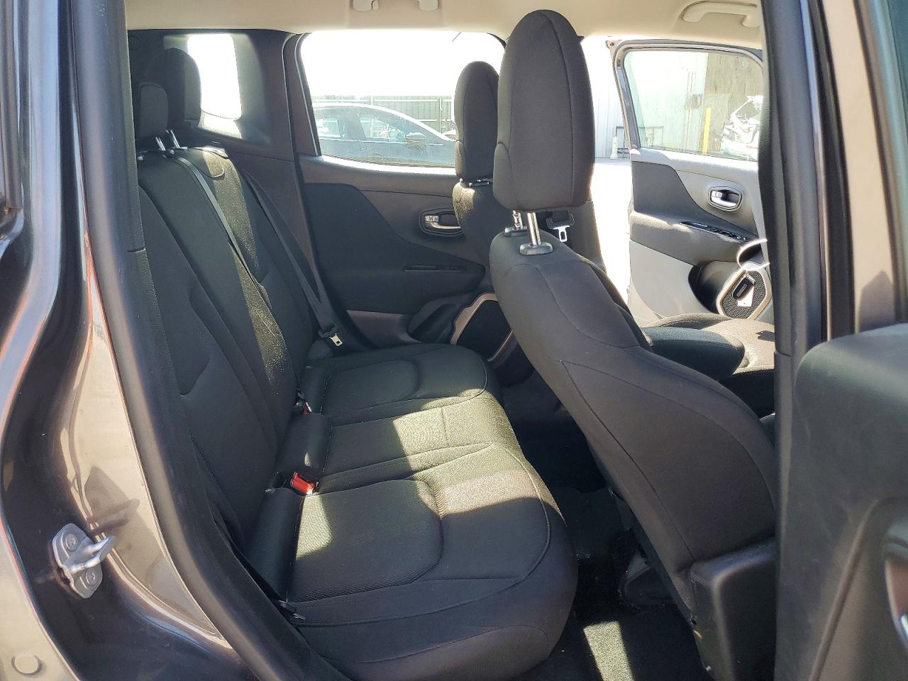 2017 JEEP RENEGADE SPORT photo 31
