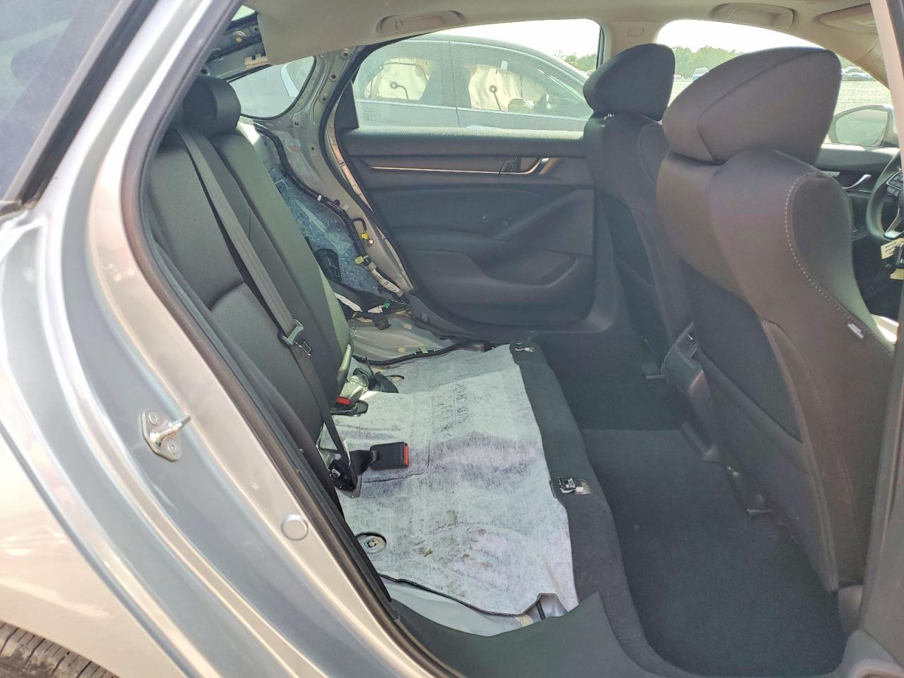 2018 HONDA ACCORD EX photo 19