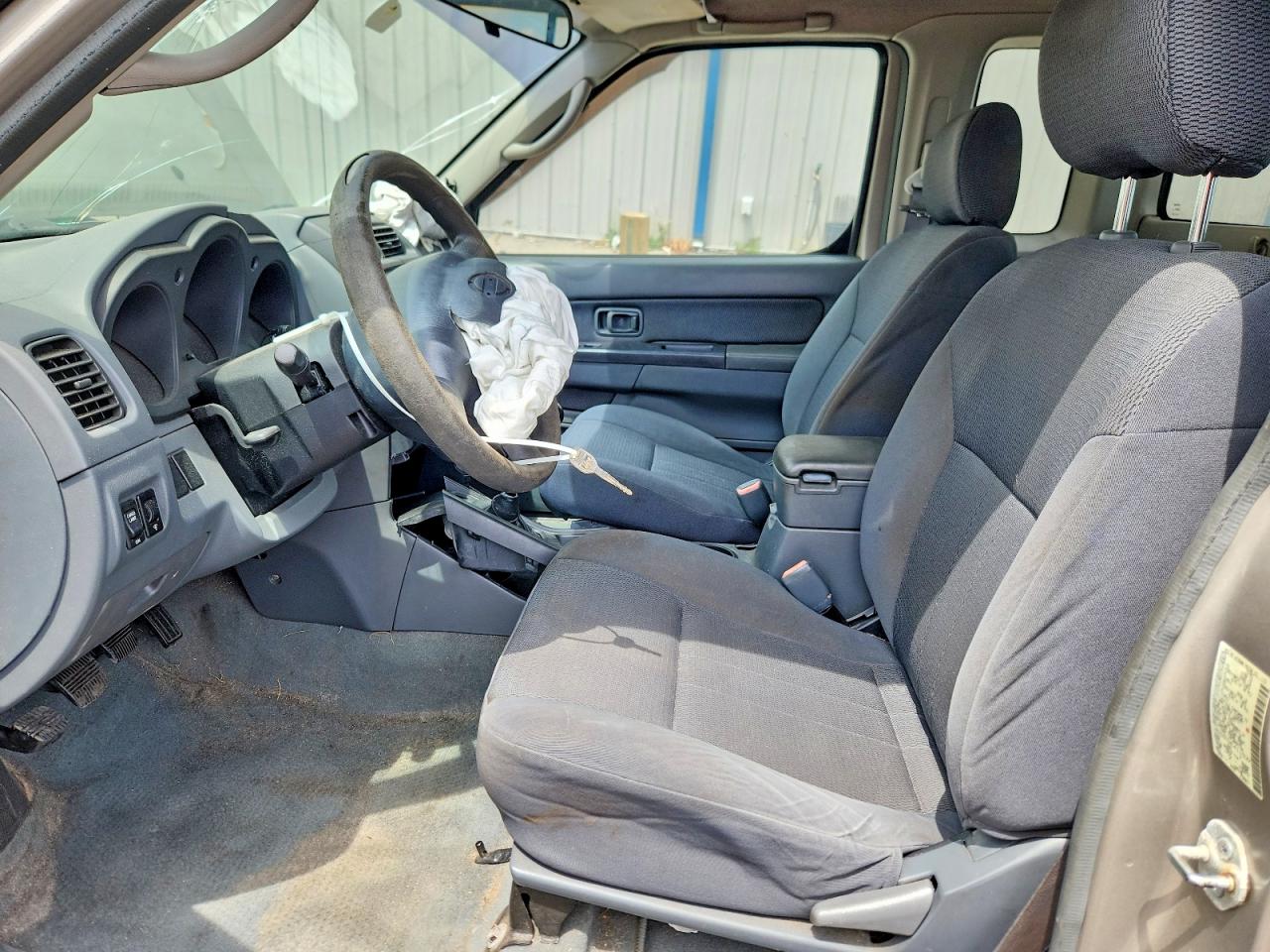 2004 NISSAN FRONTIER KING CAB XE photo 13