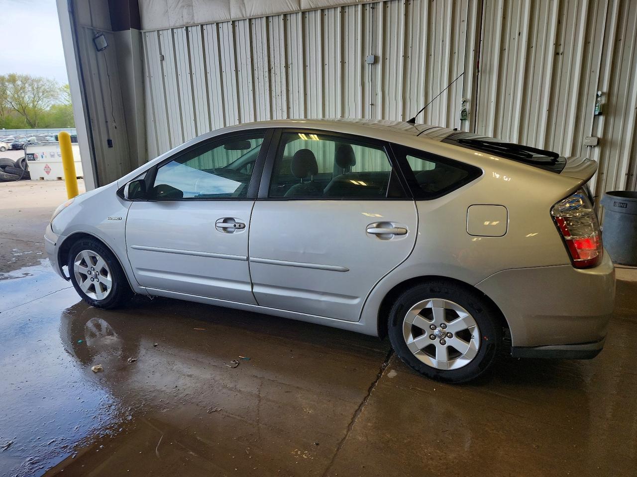 2007 TOYOTA PRIUS BASE photo 4