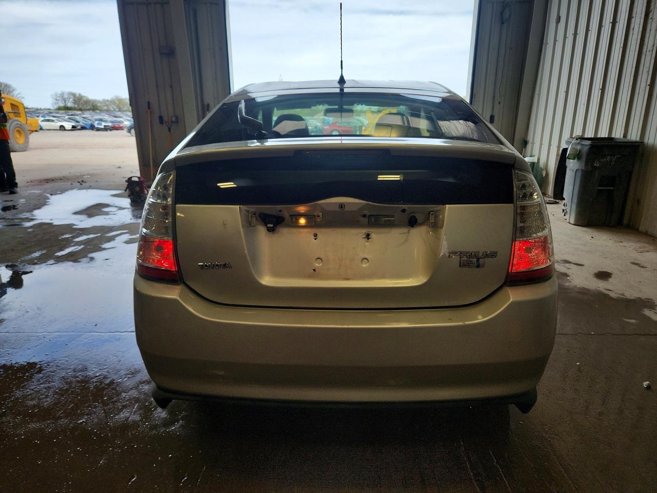 2007 TOYOTA PRIUS BASE photo 16