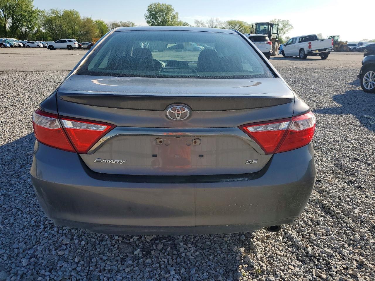 2017 TOYOTA CAMRY SE photo 11