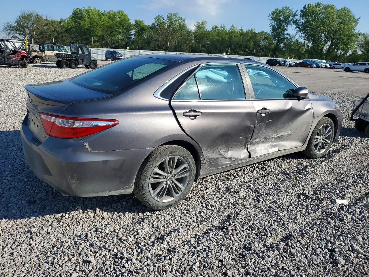 2017 TOYOTA CAMRY SE photo 5
