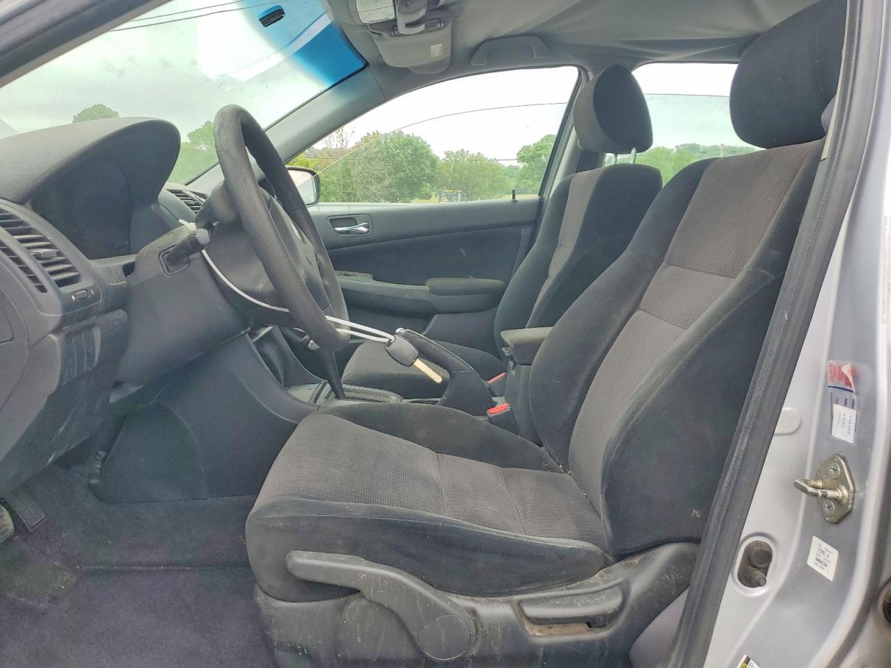 2004 HONDA ACCORD LX photo 13