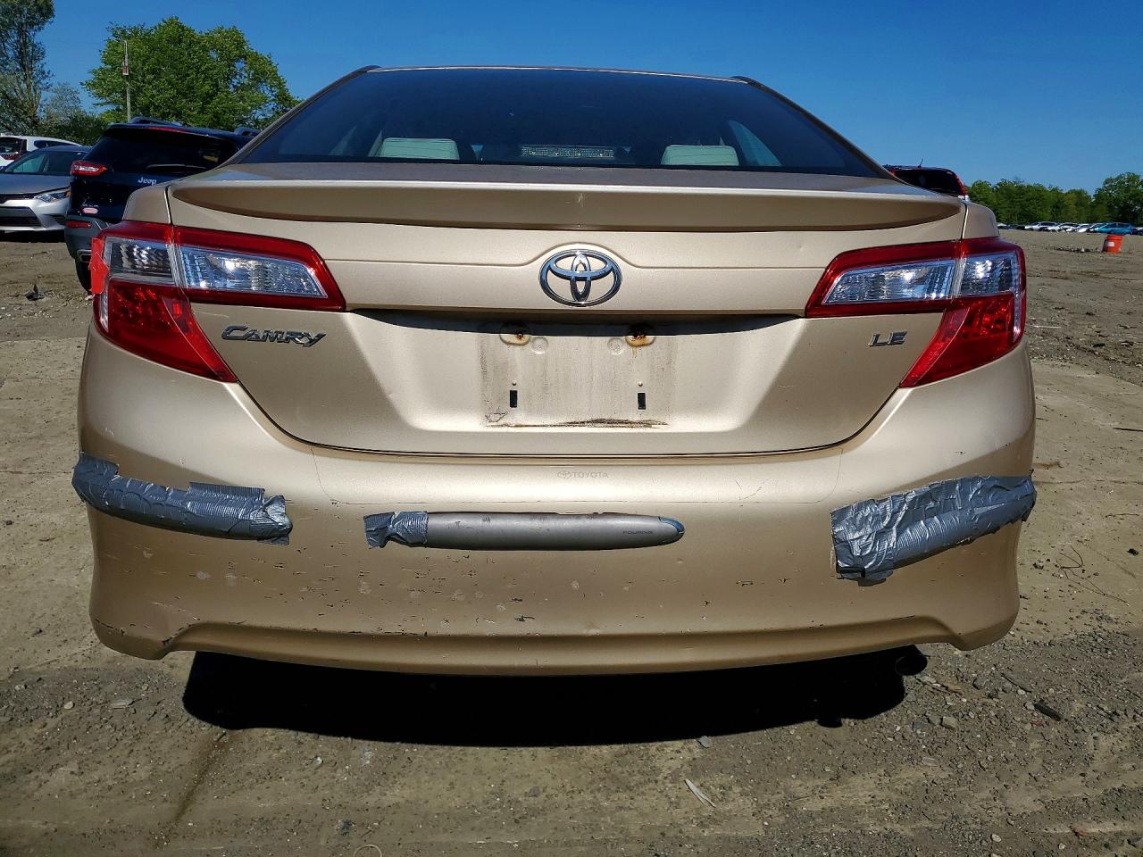 2012 TOYOTA CAMRY LE photo 11