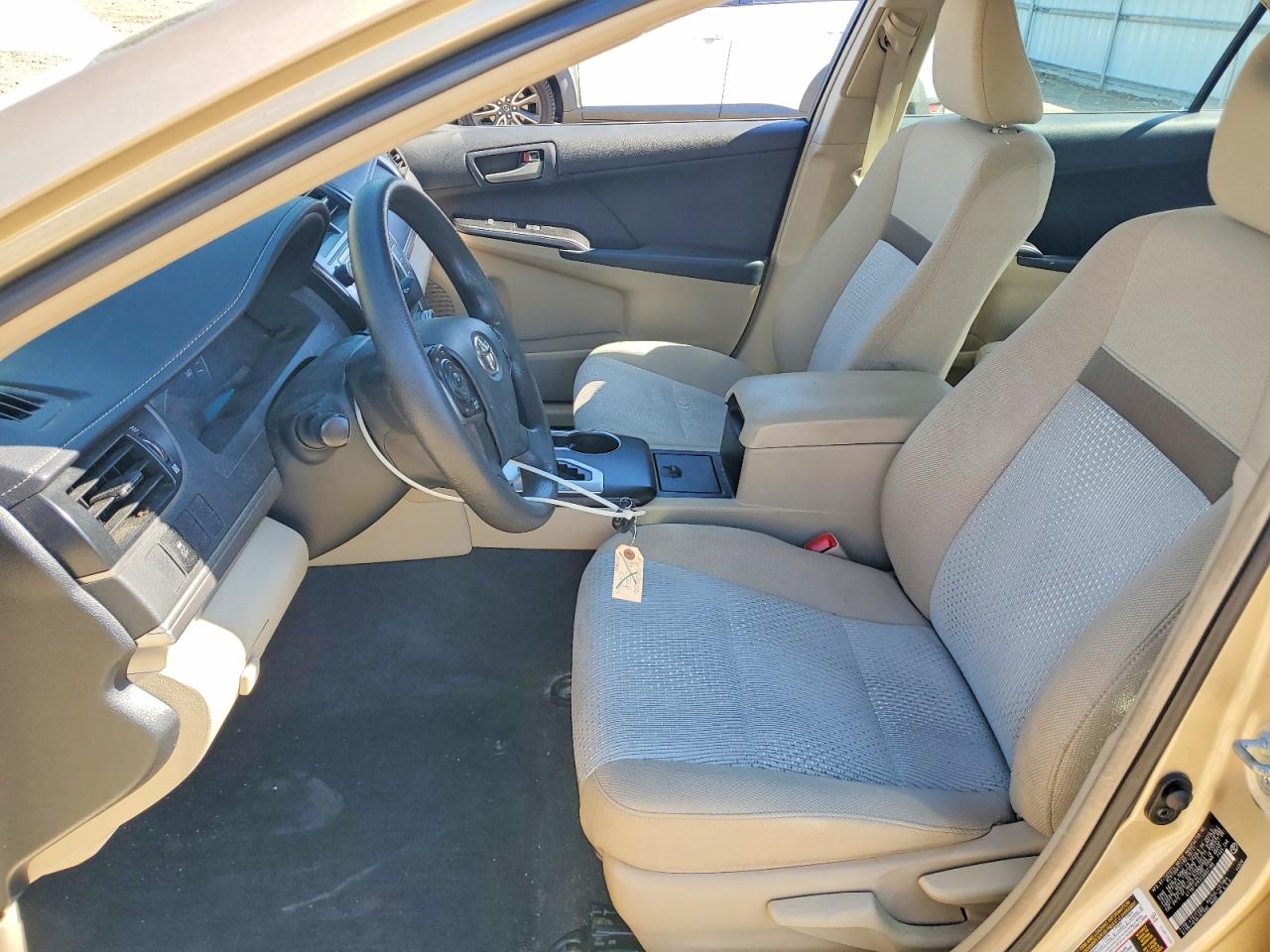 2012 TOYOTA CAMRY LE photo 13