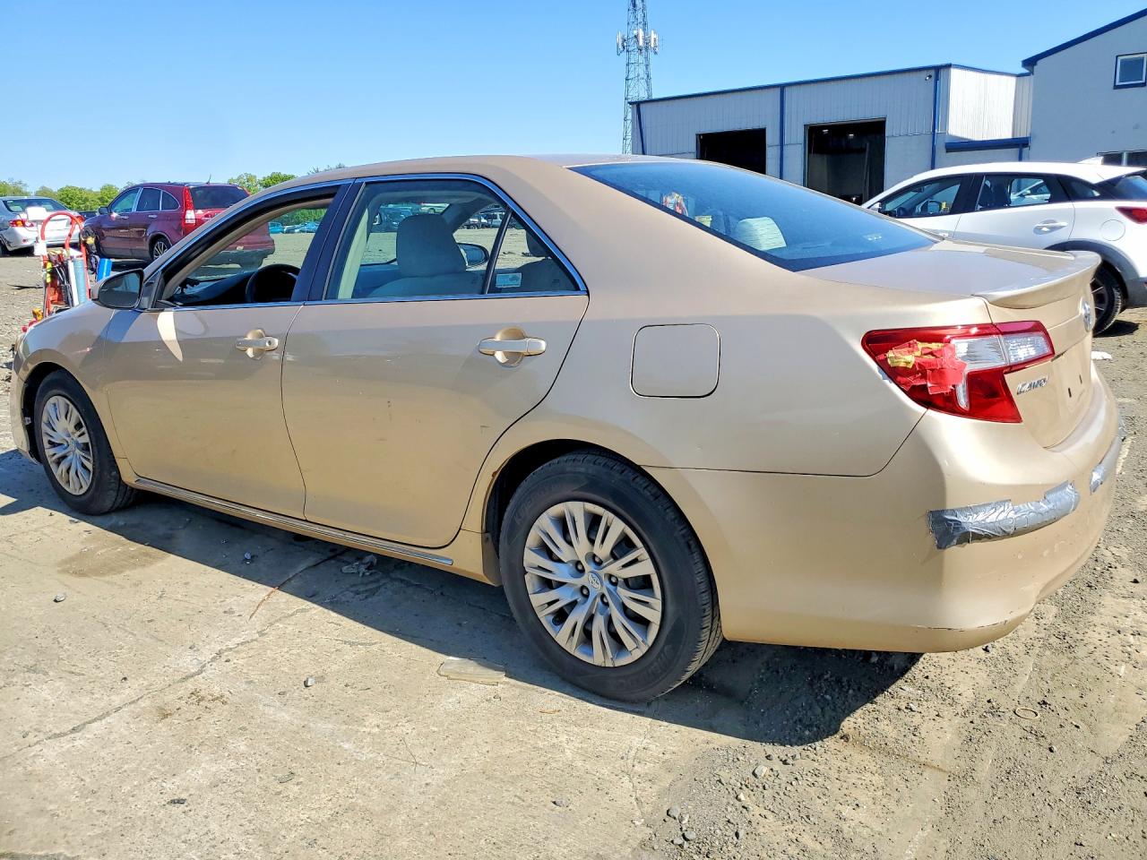 2012 TOYOTA CAMRY LE photo 3